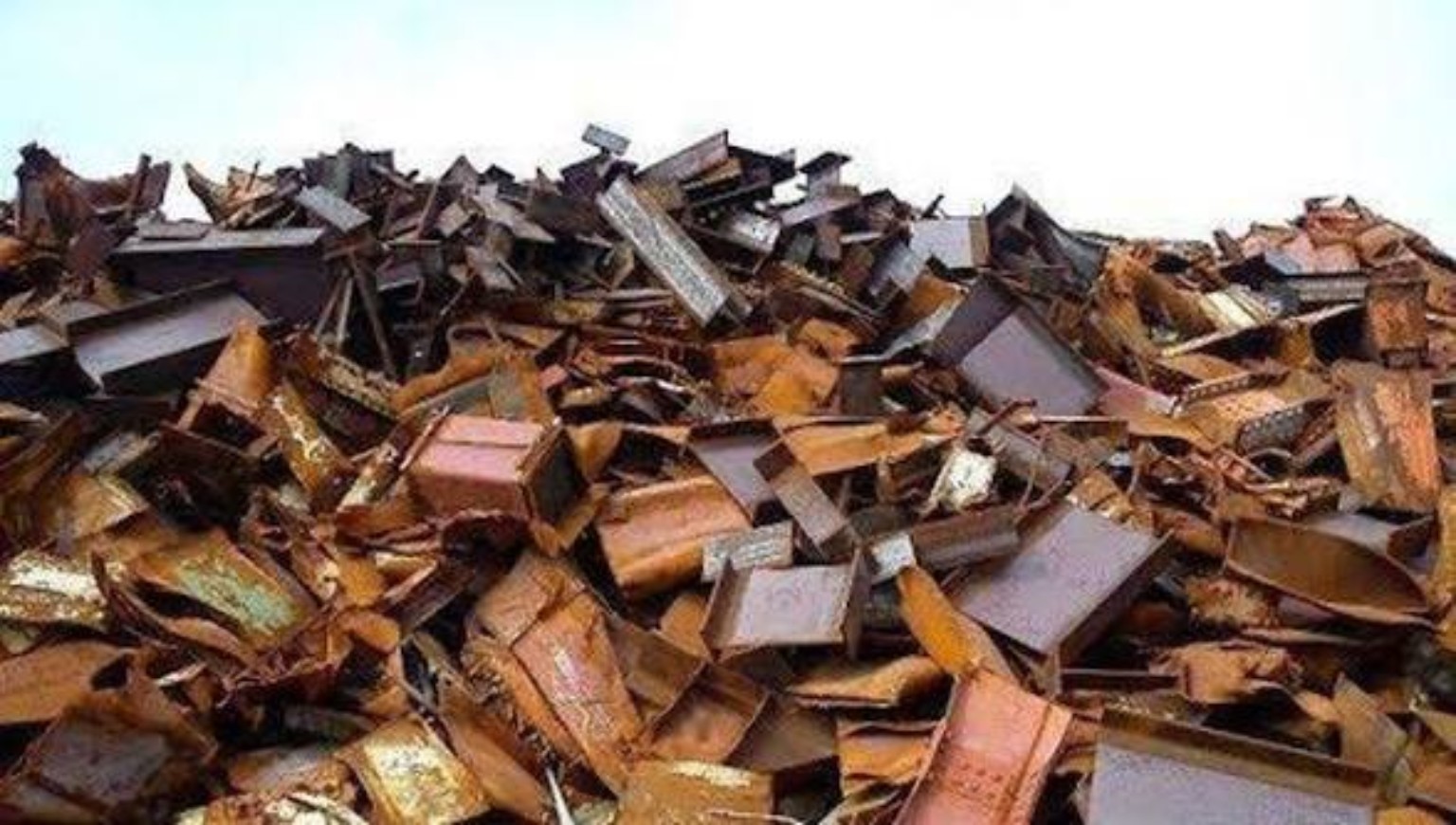 Stockpile besi tua